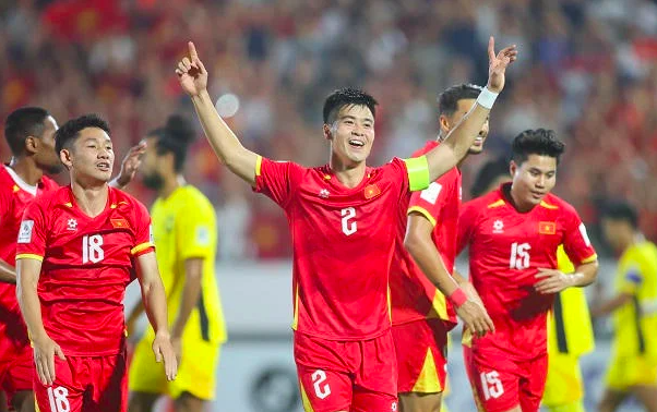 ผงาดเบอร์ 99 โลก! เวียดนาม ทุบมาเลเซียแต้มพุ่งทะลุ Top 100 FIFA Ranking ยุคทอง “คิม ซัง-ซิก” กลับมาแล้ว